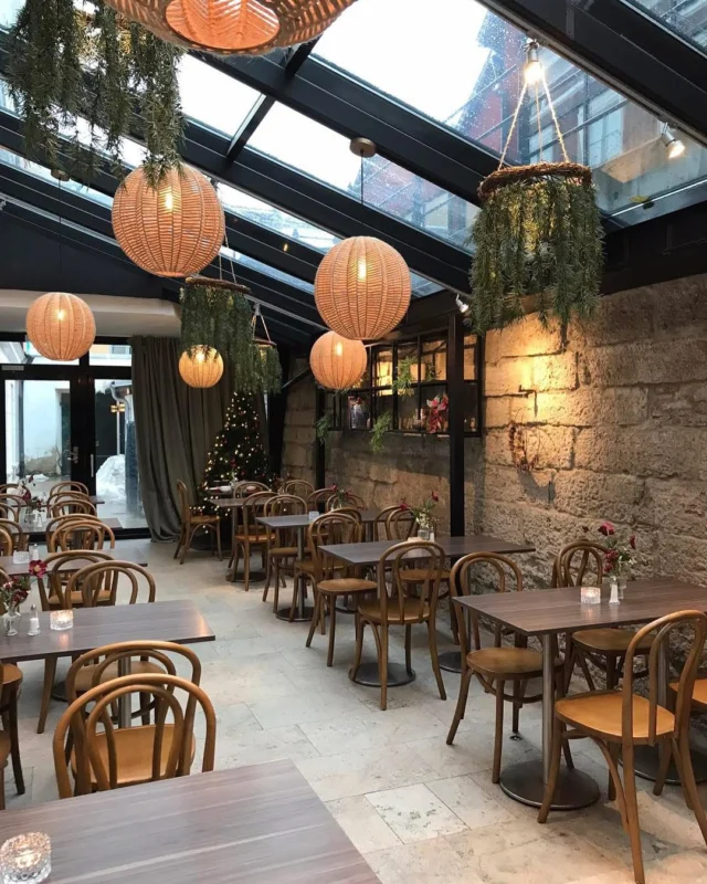 Ska du fira jul med familjen på Gotland men vill unna dig att bo på hotell? Boka rum på Donners hotell för 695kr/natt ♥️🎅🏼

Läs mer och boka på wisbyhotelgroup.se/erbjudanden