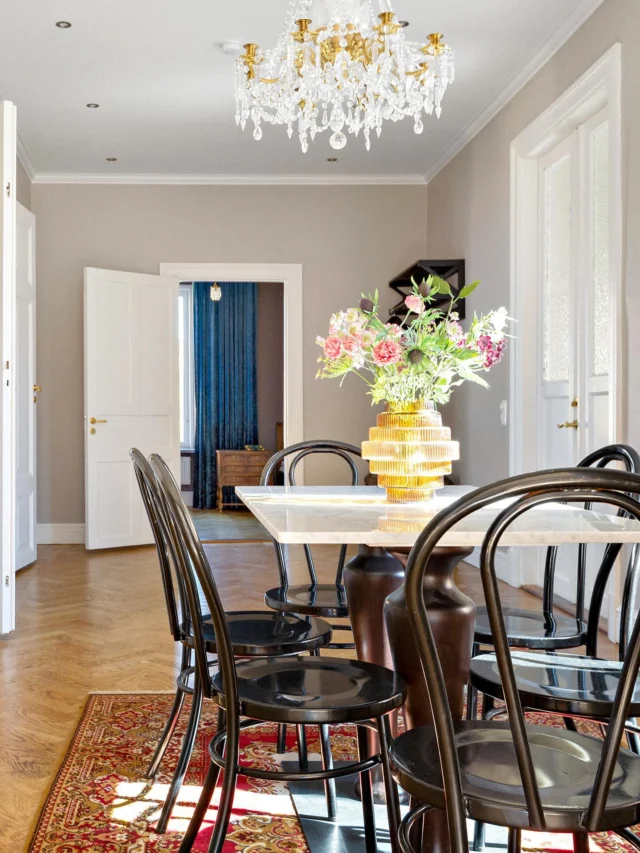 Lägenheterna på Donners kombinerar stilren design, generösa utrymmen och hotellkomfort. Perfekt för familjen eller kompisgänget som vill ha mer frihet med Visbys bästa läge✨🔑

🔗 Boka via länken i bio!
