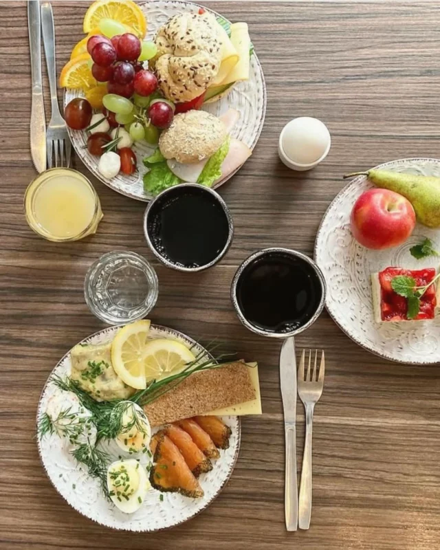 Unna dig lite vardagslyx genom att starta dagen med hotellfrukost 🍉🥐☕️
Frukosten kostar 175kr/person, välkommen!